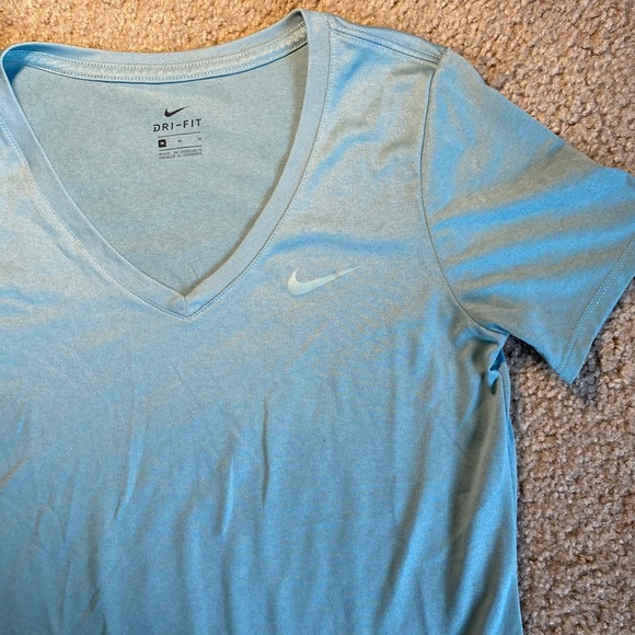 Nike Dri-Fit light blue/teal Shirt, Size medium - Picture 2 of 3